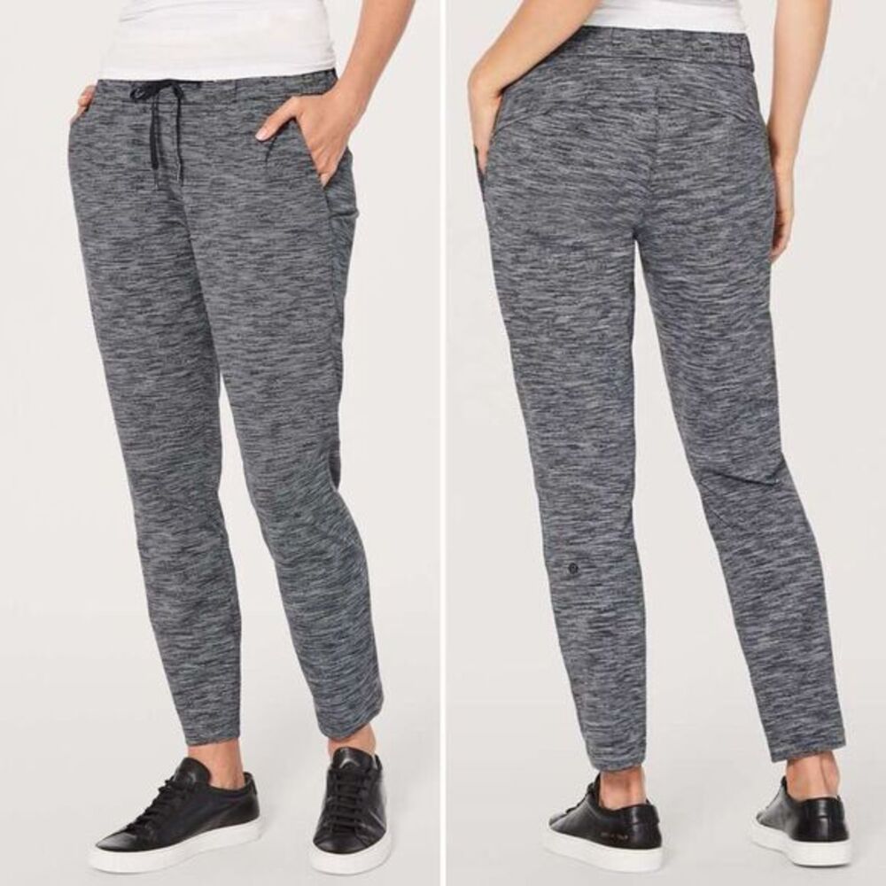 Lululemon On The Fly Pant 28" in Wee Are From Space Black Slate Size 6